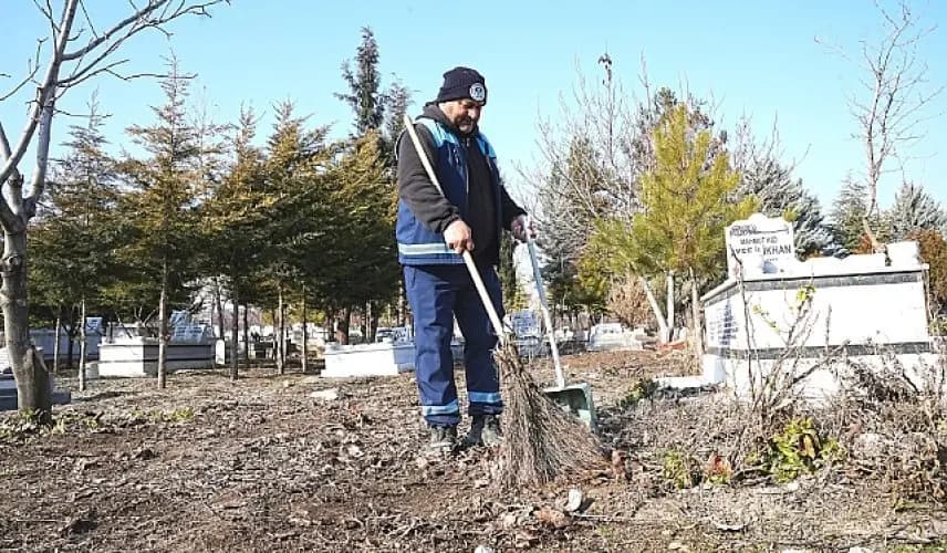 Battalgazi Belediyesi'nden Mezarlıklarda Temizlik Seferberliği