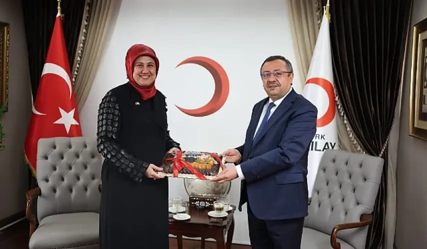 Ak Parti Malatya İl Başkanı Ali Bakan, Türk Kızılayı'nı Ziyaret Etti