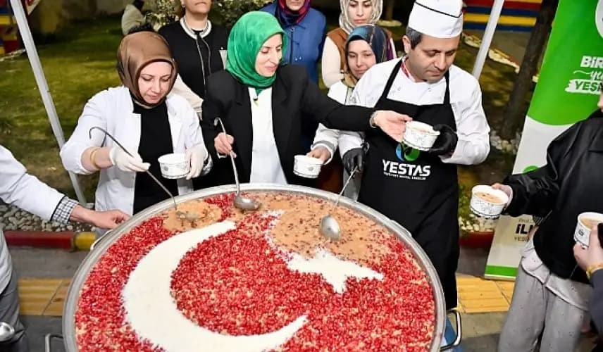 Yeşilyurt Belediye Başkanı İlhan Geçitin eşinden Öğrencilere Ramazan Dayanışması