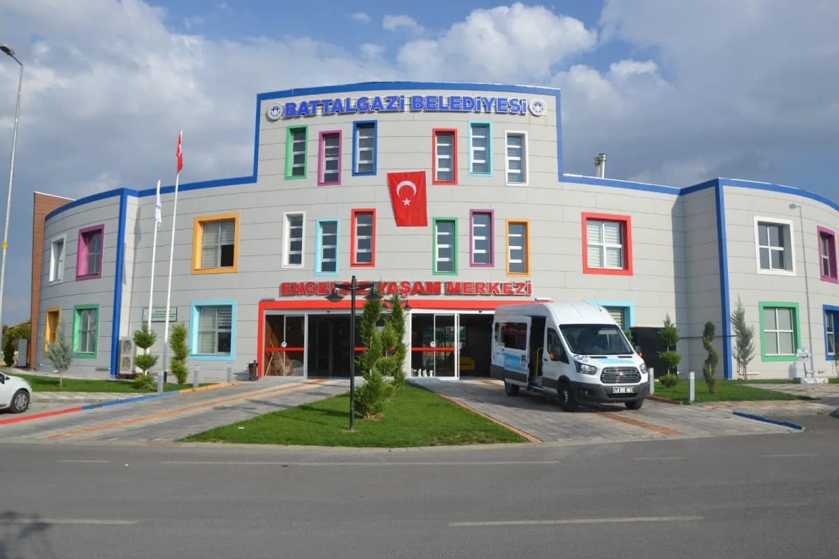 Battalgazi Engelsiz Yaşam Merkezi’nde Hayvanlarla Rehabilitasyon Başladı