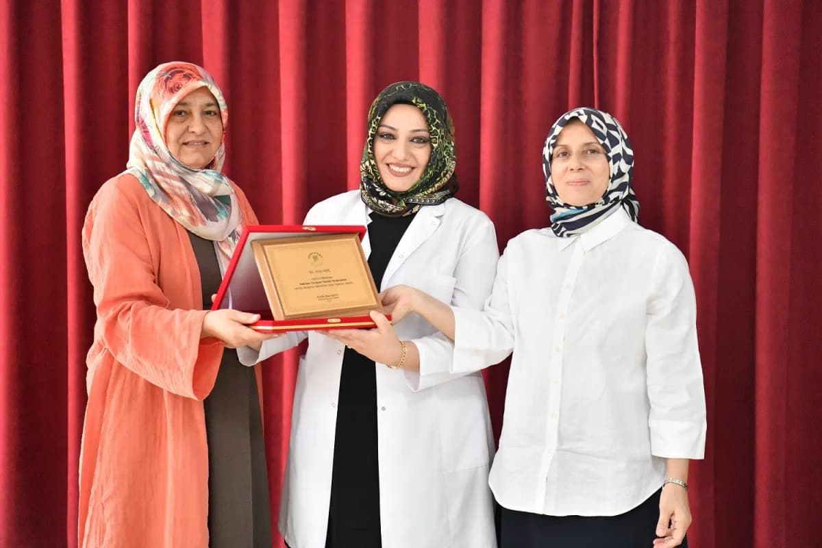 Maharetli Eller, En Güzel Analı-Kızlı Yemeğini Yapmak İçin Yarıştı