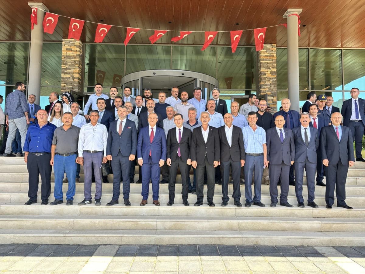 Malaty Valisi Arapgir'de muhtarla buluştu